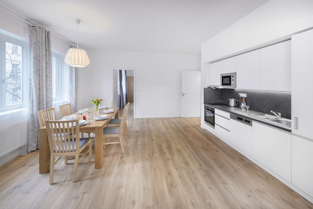 Downtown Belohorska Apartament
